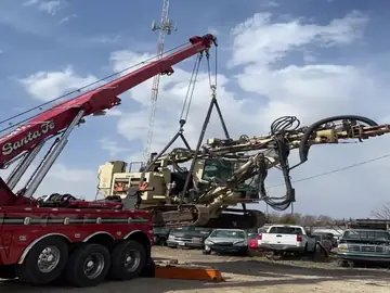 Santa Fe crane lifting heavy drill rig